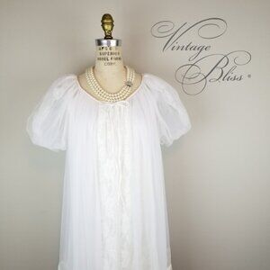 Romantic Vintage 1950's 2 pc Set White Lace Bridal Peignoir Set Robe & Nightie